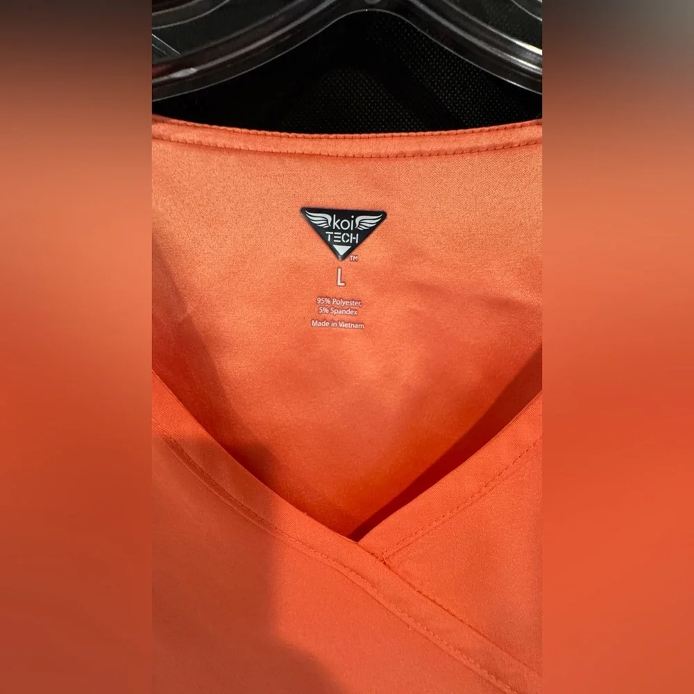 Koi Tech Scrub Top - Picture 3 of 5